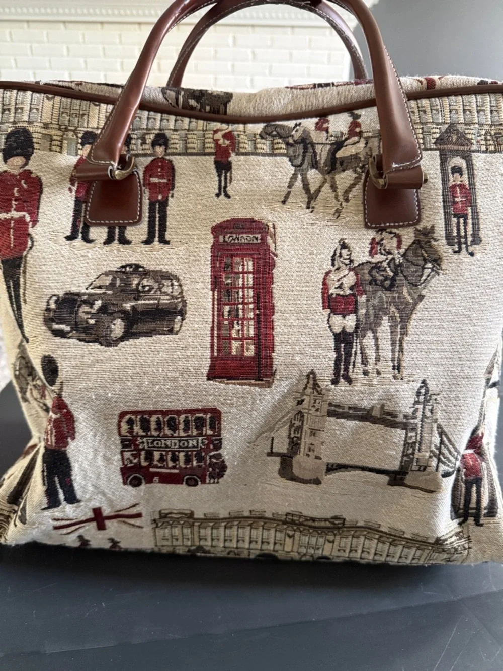 Travel Tote Bag in Beige and Brown with Classic London Motif - Picture 2 of 4